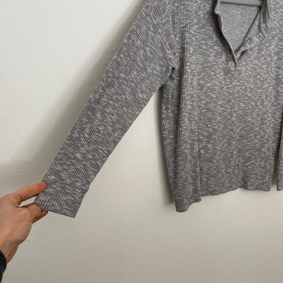 American Eagle Thermal Button Henley Boxy Gray Plush Women's Sz Small. - Picture 2 of 4